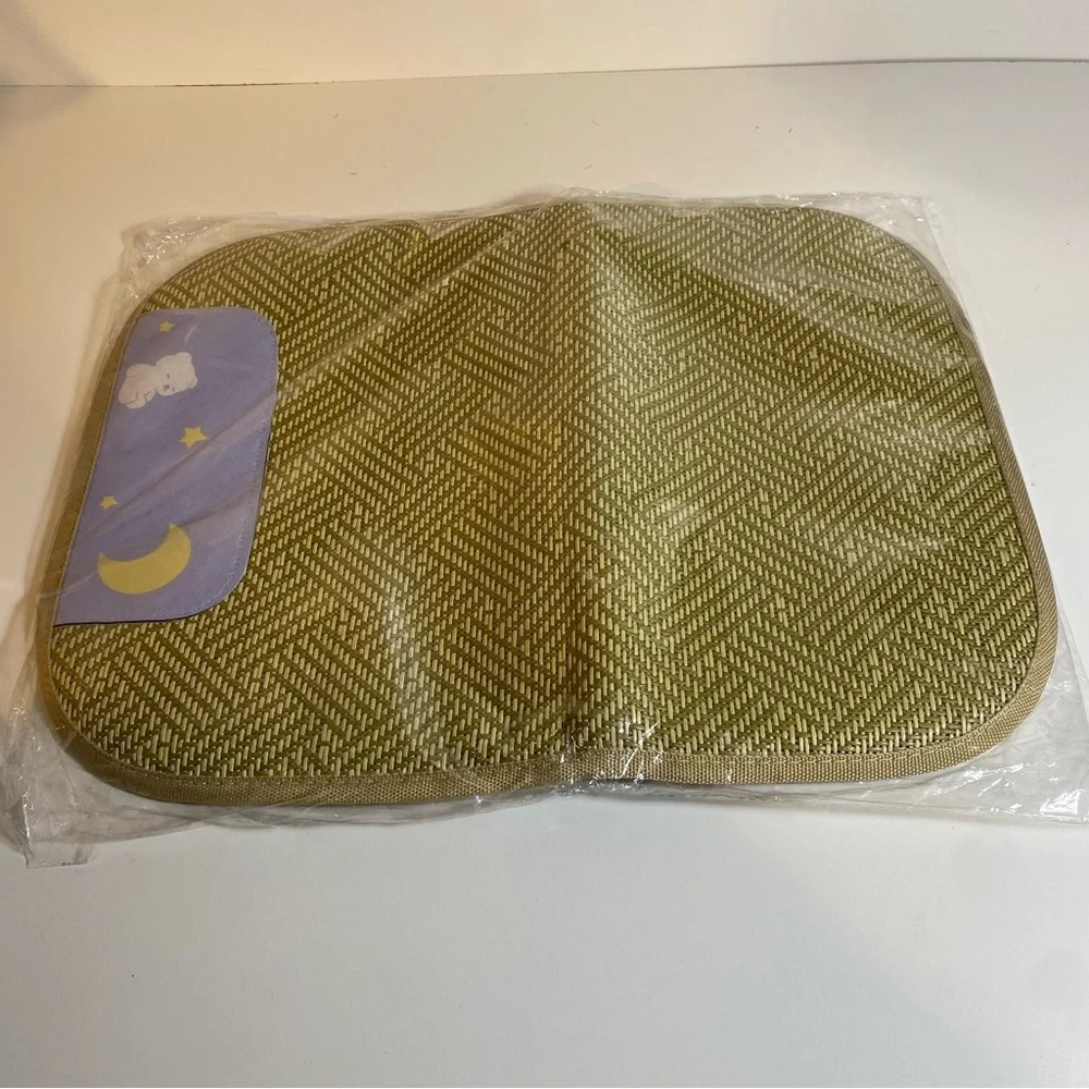 New In Packaging CALANDIS® Portable Small Dog Cat Rattan Cooling Mat 13.5”x17”